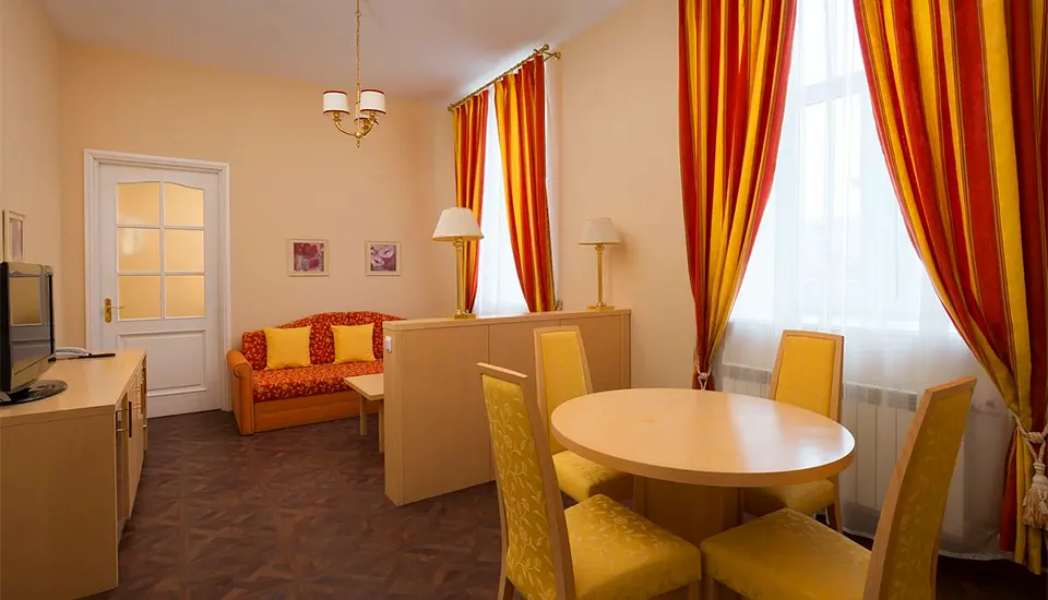 هتل سیتی تل اوکتیابرسکایا سن پترزبورگ